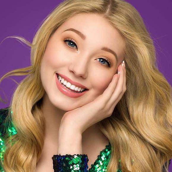 Meet your Posher, Brooke - Picture 1 of 1